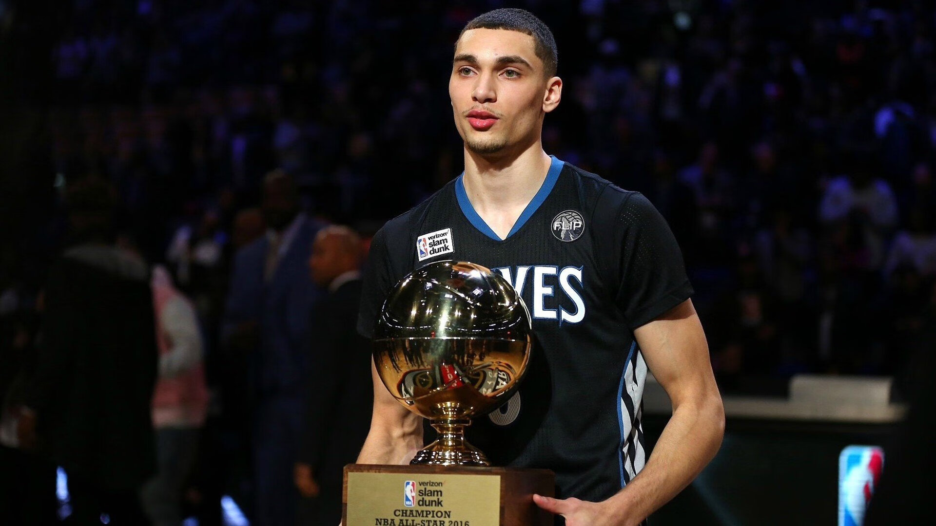 爱游戏app-“球场趣味：明星场外趣事和奇闻趣事”