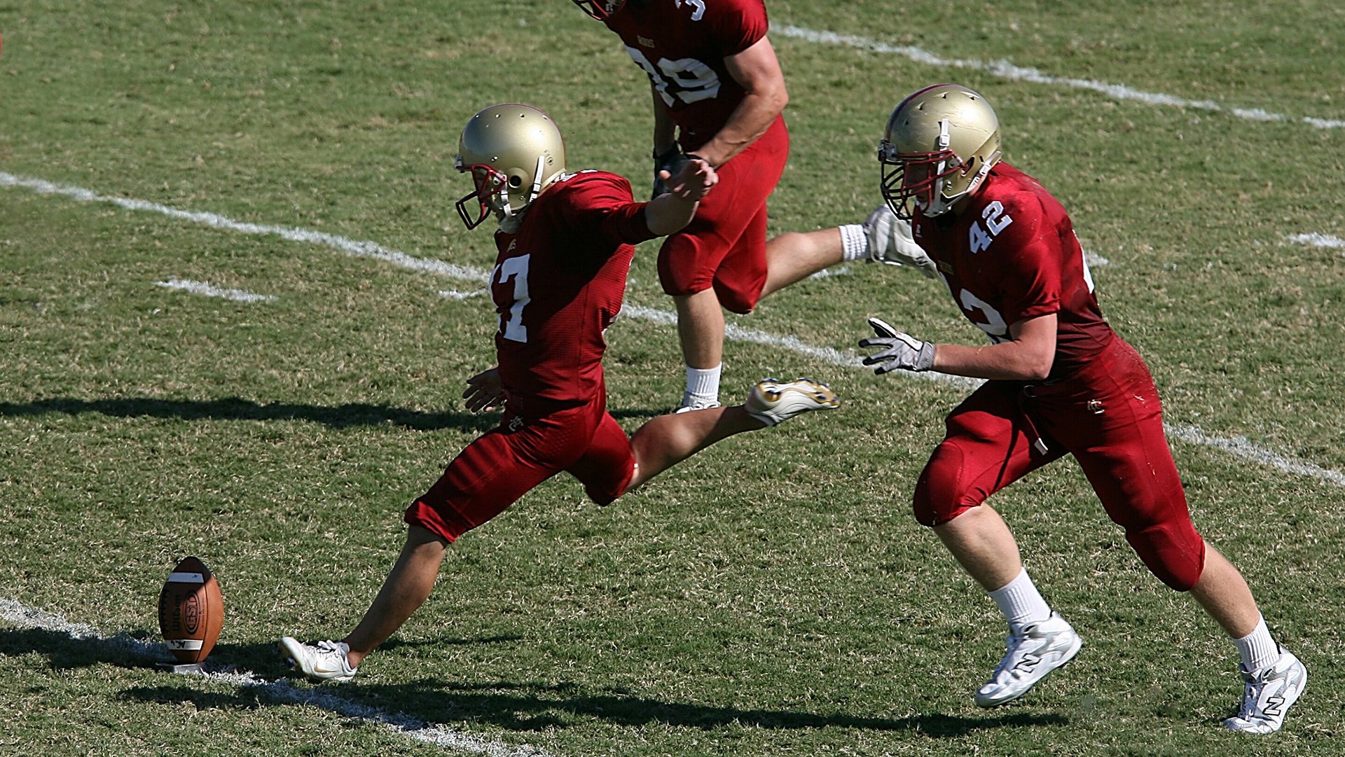 爱游戏 ayx 中国官方网站-青少年电竞职业路径多样化，丰富未来就业空间，电竞业对青少年的影响